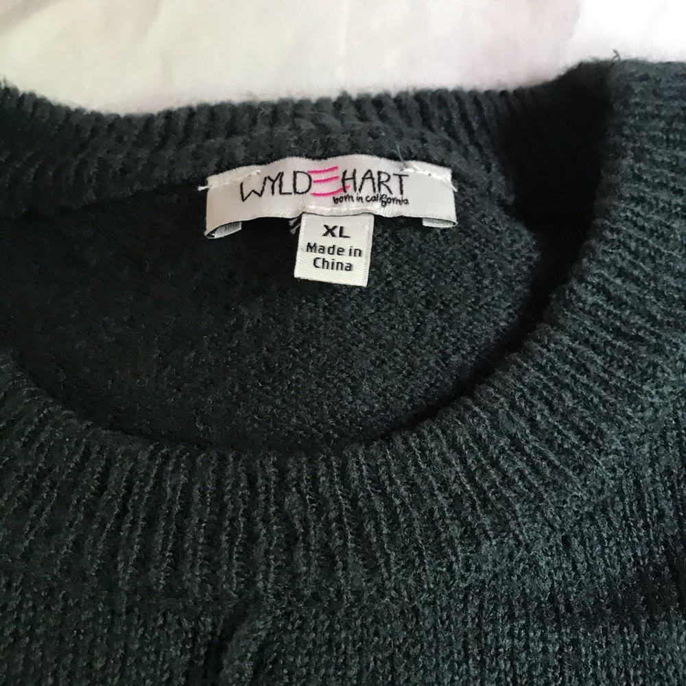 Women’s Sweater - Picture 2 of 3